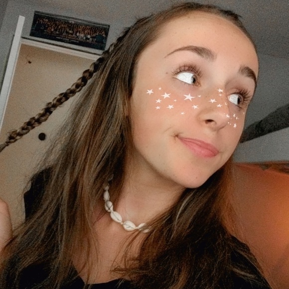 Meet your Posher, Kaylee - Picture 2 of 2